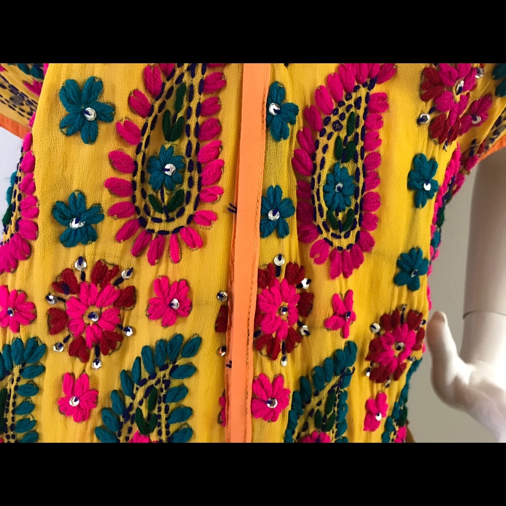 Beautiful Embroidered Yellow Dress Robe/Jacket - Picture 8 of 8